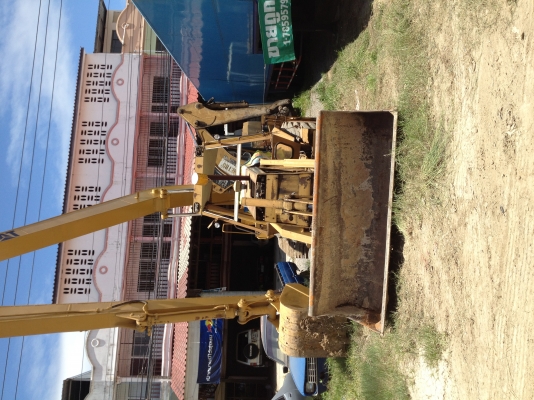 CAT รถตักหน้าขุดหลัง