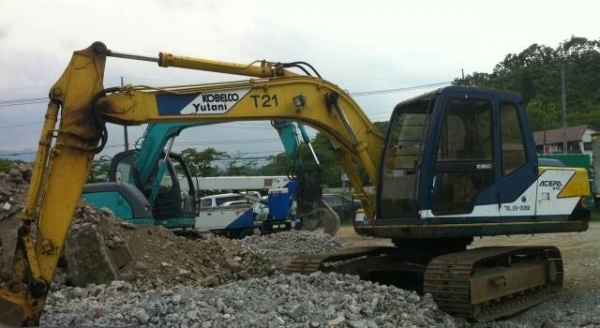 KOBELCO MARK III SK-100 รถสวยจัดสภาพรถเก่านอกครับ ไฟฟ้าหน้าจอเต็มครบทั้งระบบ ภายในเก๋งสะอาด แอร์เย็น รถบอดี้สวยจัดทั้งคัน ช่วงล่างเอวแน่นดี โซ่ใบแทรกเต็มดีประมาณ 80\% พร้อมทำงานได้เลย เอกสารใบอินวอยซ์ครบ ราคาต่อรองได้ครับ