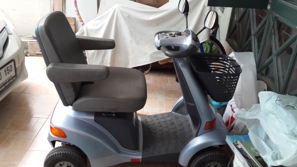 ขายด่วน รถไฟฟ้า 4 ล้อ จากญี่ปุ่น สวยมาก มี 2คัน เท่านั้น