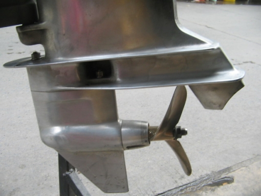 ขายเครื่่องเรือแข่งญี่ปุ่น ยี่ห้อ YAMATO ขนาด 32 hp ใบจักรแต่ง สภาพ99\% ราคา 28,500