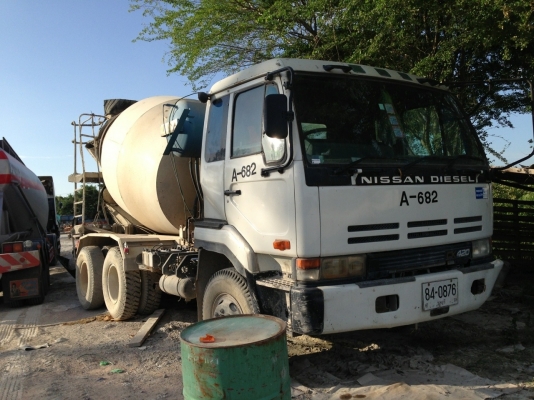 ขาย  รถโม่ปูน 10 ล้อ   ยี่ห้อนิสสัน  โม่ 6 คิว