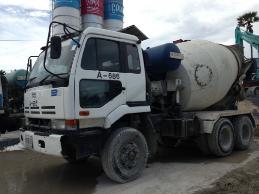 ขายด่วน!!! รถโม่ปูน 10 ล้อ ยี่ห้อ นิสสัน  โม่ 6คิว