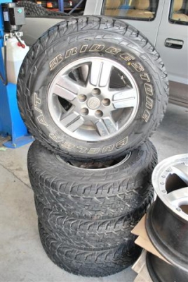 ขายยาง 235-70-15 พร้อมแม็ก ขายยาง 235-70-15 พร้อมแม็ก