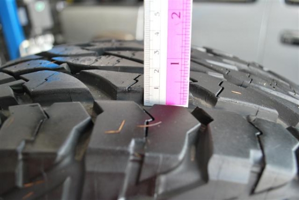 ขายยาง 235-70-15 พร้อมแม็ก