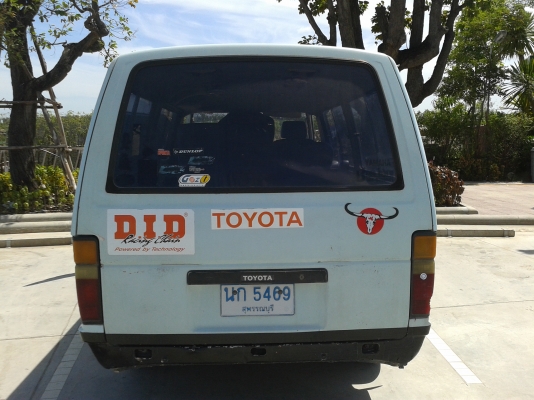 รถตู้ toyota จดเป็นรถนั่ง 12 ที่นั่ง มีเบาะครบ