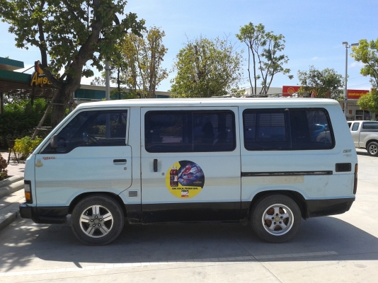 รถตู้ toyota จดเป็นรถนั่ง 12 ที่นั่ง มีเบาะครบ