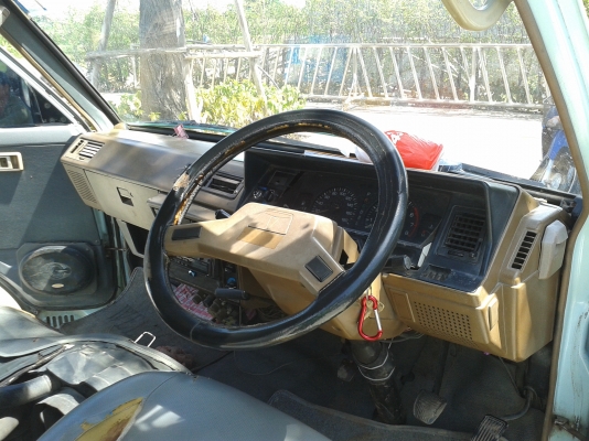 รถตู้ toyota จดเป็นรถนั่ง 12 ที่นั่ง มีเบาะครบ