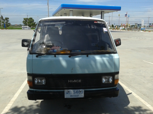 รถตู้ toyota จดเป็นรถนั่ง 12 ที่นั่ง มีเบาะครบ