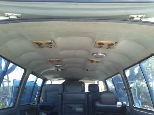 รถตู้ toyota จดเป็นรถนั่ง 12 ที่นั่ง มีเบาะครบ