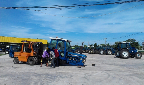 ฟอร์ดเพลาเดียว มีเก๋ง สวยทุกคัน ราคาเริ่มต้น 420,000 บาทค่ะ &hellip;&hellip;&hellip;.(ใคร ๆ ก็ชอบรถมีเก๋ง)