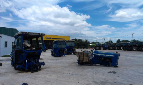 ฟอร์ดเพลาเดียว มีเก๋ง สวยทุกคัน ราคาเริ่มต้น 420,000 บาทค่ะ &hellip;&hellip;&hellip;.(ใคร ๆ ก็ชอบรถมีเก๋ง)