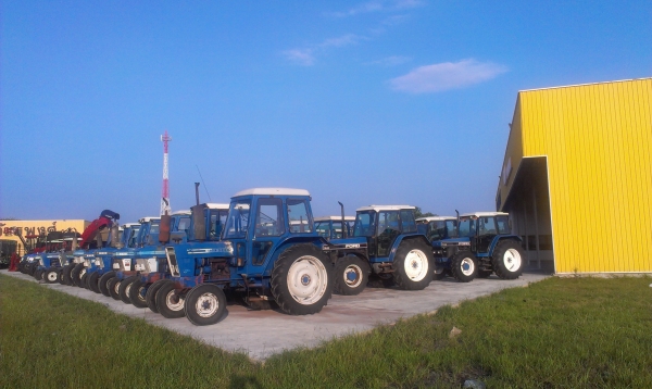 ฟอร์ดเพลาเดียว มีเก๋ง สวยทุกคัน ราคาเริ่มต้น 420,000 บาทค่ะ &hellip;&hellip;&hellip;.(ใคร ๆ ก็ชอบรถมีเก๋ง)