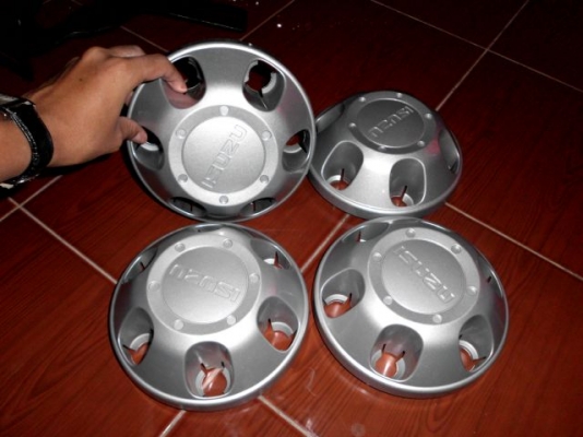 ขายฝาปิดดุมล้อ  อิซูซุ ออลนิวดีแม็ค ใหม่เอี่ยมไม่มีรอยใดๆสวยป้ายแดง