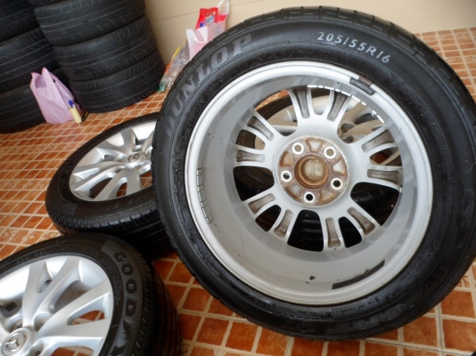 แม็กmasda3(สภาพสวย)ขอบ16"5รู114พร้อมยาง 205/55/16 ยกชุด5,500บ.t.085-227-5772 รังสิต "สนใจแม็ก หรือ ยาง แยกขายให้ได้ครับ"