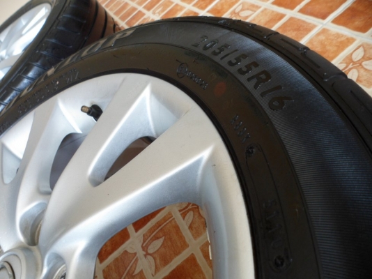 แม็กmasda3(สภาพสวย)ขอบ16"5รู114พร้อมยาง 205/55/16 ยกชุด5,500บ.t.085-227-5772 รังสิต "สนใจแม็ก หรือ ยาง แยกขายให้ได้ครับ"