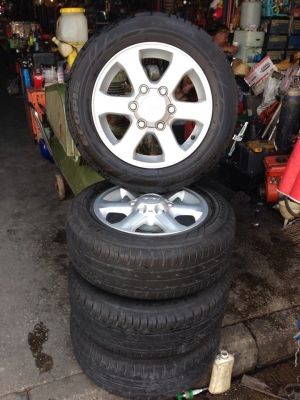 ขายแม๊กอีซูซุพร้อมยาง สภาพเดิมรับ 215/60/16 ยางปี 2011