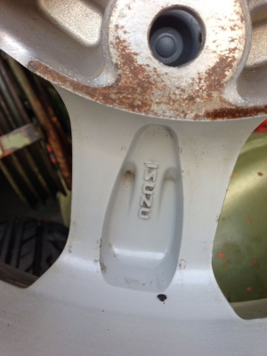 ขายแม๊กอีซูซุพร้อมยาง สภาพเดิมรับ 215/60/16 ยางปี 2011