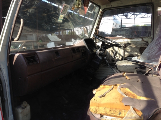 ขาย 6 ล้อ ฮีโน่ รุ่น KM779  ตู้แห้งยาว 5.50 เมตร