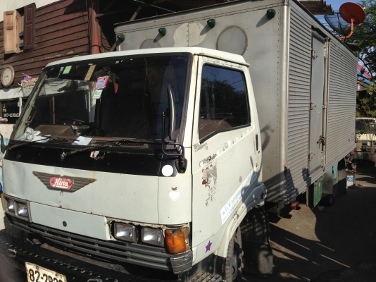 ขาย 6 ล้อ ฮีโน่ รุ่น KM779  ตู้แห้งยาว 5.50 เมตร