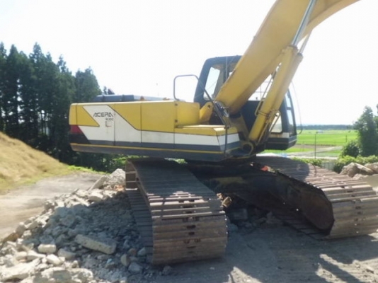 New stock KOBELCO SK200-1 มาร์คทรี สภาพสวยจัด นำเข้าจากญี่ปุ่น แทร็คใหญ่ 800mm