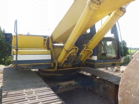 New stock KOBELCO SK200-1 มาร์คทรี สภาพสวยจัด นำเข้าจากญี่ปุ่น แทร็คใหญ่ 800mm