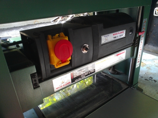 เครื่องไสไม้ ใสไม้ อัตโนมัติ จาก 8000 เหลือ 6500 สุดๆแล้วครับ เครื่องไสไม้ ใสไม้ อัตโนมัติ จาก 8000 เหลือ 6500 สุดๆแล้วครับ