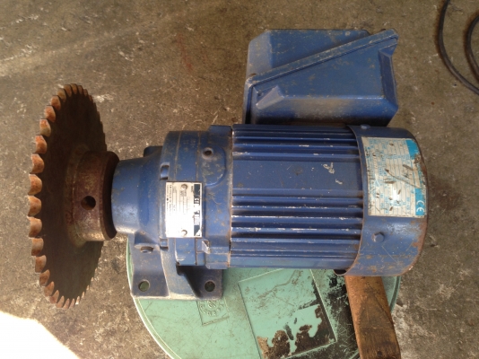 ขายมอเตอร์เกียร์ Sumitomo 1/4 HP. 380 V อัตราทด 1/11 มีคอยเบรคในตัว สภาพสวย พร้อมใช้งาน ( มีเฟืองเพิ่มรอบใส่ไปให้ด้วย ) ขายมอเตอร์เกียร์ Sumitomo 1/4 HP. 380 V อัตราทด 1/11 มีคอยเบรคในตัว สภาพสวย พร้อมใช้งาน ( มีเฟืองเพิ่มรอบใส่ไปให้ด้วย )