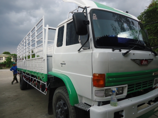 ขายด่วน (รถยังอยู่ ณ 21/7/56)  รถบรรทุก 6 ล้อ HINO FF เครื่อง EH700 กระบะยาว 7.20 เมตร คอกสูง