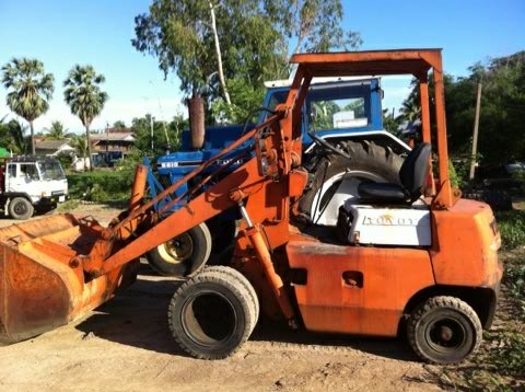 รถโฟลคลีฟTOYOTA 2SG10เครื่องเบ็นซิน ทำเป็นรถตัก