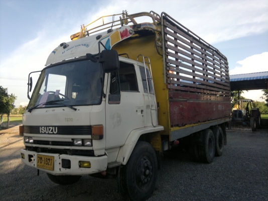 ขาย ISUZU ROCKY 10ล้อ  เครื่อง 6BG1 175cc. ปี 42 เพลาเดียว
