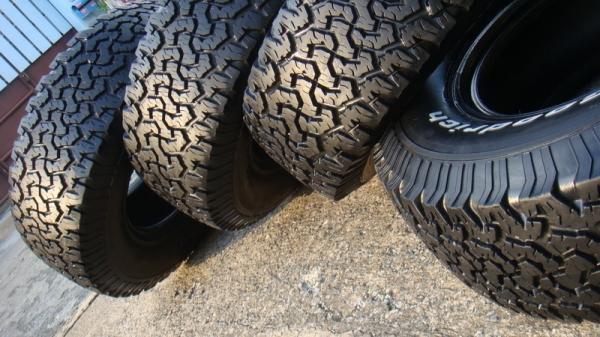 ขายยาง BF Goodrich Allterrain 285 75 r16 ปี10
