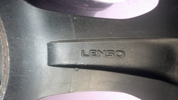 เลนโซ่ SKR ขอบ 17 เบา ก้านดำด้าน ขอบขาว 4 รู 100