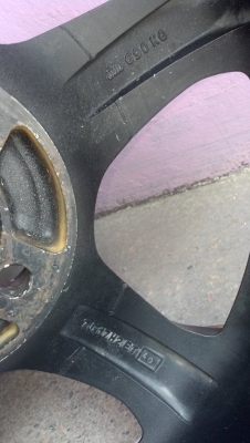 เลนโซ่ SKR ขอบ 17 เบา ก้านดำด้าน ขอบขาว 4 รู 100