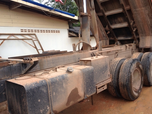 รถอิซูซุ 10 ล้อดั้ม 360 แรงม้า ปี 52 ( รถวิ่ง 18x,xxx กม. ) ( ขายแม่ลูก )  สนใจติดต่อ 081 - 6079515