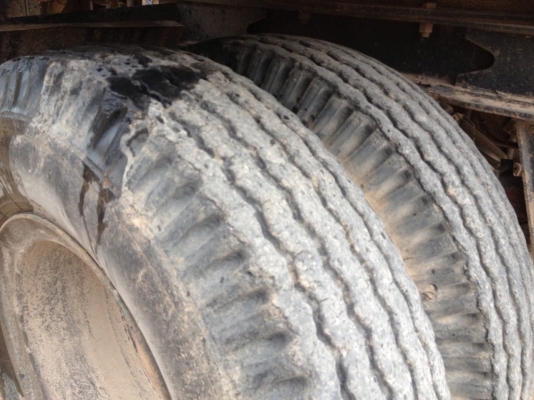 รถอิซูซุ 10 ล้อดั้ม 360 แรงม้า ปี 52 ( รถวิ่ง 18x,xxx กม. ) ( ขายแม่ลูก )  สนใจติดต่อ 081 - 6079515