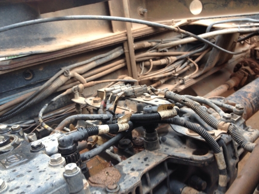 รถอิซูซุ 10 ล้อดั้ม 360 แรงม้า ปี 52 ( รถวิ่ง 18x,xxx กม. ) ( ขายแม่ลูก )  สนใจติดต่อ 081 - 6079515