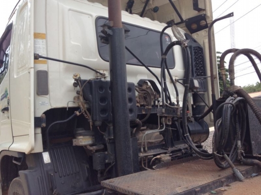 รถฮีโน่ 6 ล้อ หัวลาก 330 แรงม้า ปี 51  สนใจติดต่อ 081 - 6079515