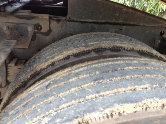 รถฮีโน่ 6 ล้อ หัวลาก 330 แรงม้า ปี 51  สนใจติดต่อ 081 - 6079515