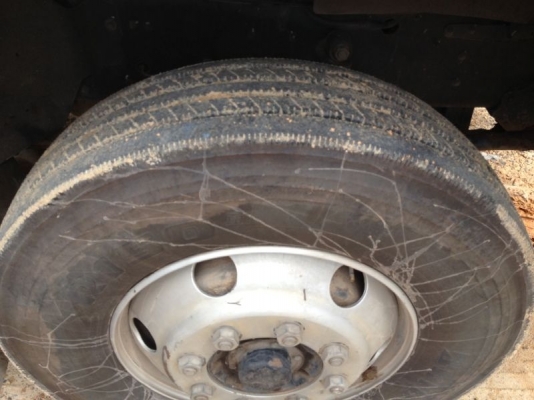 รถฮีโน่ 6 ล้อ หัวลาก 330 แรงม้า ปี 51  สนใจติดต่อ 081 - 6079515