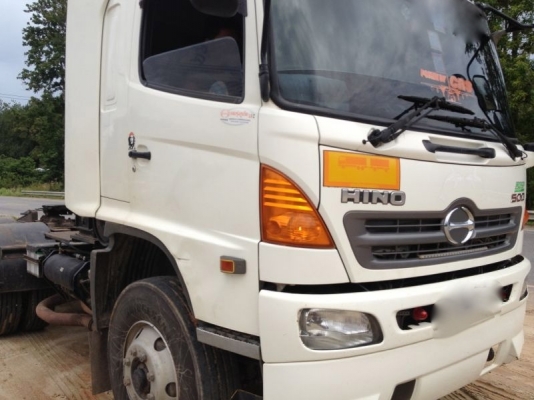 รถฮีโน่ 6 ล้อ หัวลาก 330 แรงม้า ปี 51  สนใจติดต่อ 081 - 6079515