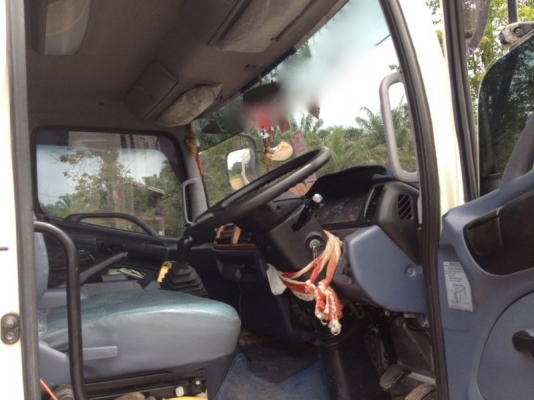 รถฮีโน่ 6 ล้อ หัวลาก 330 แรงม้า ปี 51  สนใจติดต่อ 081 - 6079515