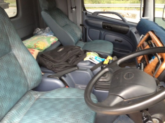 รถฮีโน่ 6 ล้อ หัวลาก 330 แรงม้า ปี 51  สนใจติดต่อ 081 - 6079515