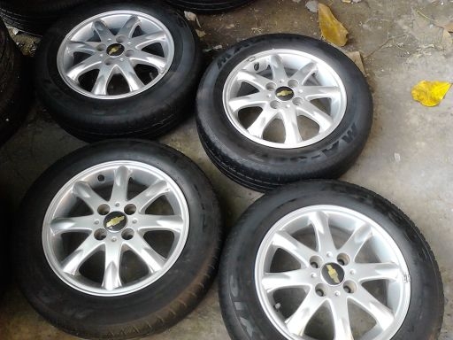 ล้อแม็ก AVEO ขอบ 14-4-100 พร้อมยางสภาพพร้อมใช้ 4,500 บาท