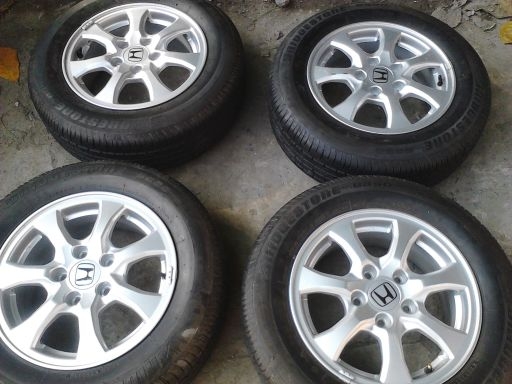 ล้อแม็ก Civic FBตัวปี 2013 15 4 114.3 พร้อมยางบริดสโตนถอดป้ายแดงปลายปี12