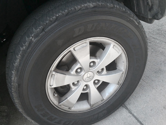 ขายยาง Dunlop At20 245/70/16 และล้อแม็กTriton16x7 ทั้งชุด 7000.-บาท ขายยาง Dunlop At20 245/70/16 และล้อแม็กTriton16x7 ทั้งชุด 7000.-บาท