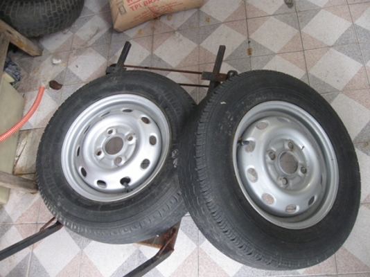 ขายล้อ 4 รู 100 ขอบ 12 พร้อมยางราคาถูกๆ