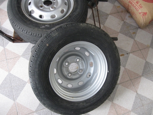 ขายล้อ 4 รู 100 ขอบ 12 พร้อมยางราคาถูกๆ ขายล้อ 4 รู 100 ขอบ 12 พร้อมยางราคาถูกๆ