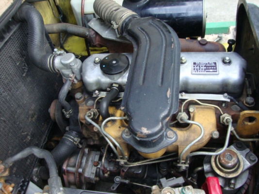 ขายรถโฟล์คลิฟท์  MITSUBISHI  FD15  (สภาพสวยพร้อมใช้ สภาพ  90\%  รถนอกนำเข้า  ยังไม่เคยใช้ในเมืองไทย)  เครื่องยนต์ดีเซล  เกียร์ธรรมดา  เสาสูง  4  เมตร  งา 1,070  มม.  ยางลม  4 ล้อ