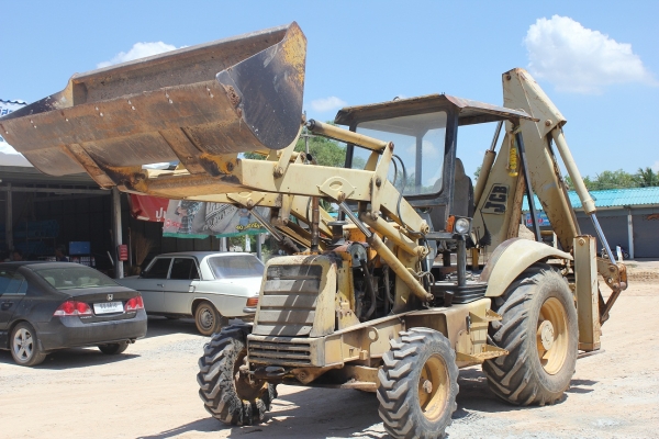 รถตักหน้าขุดหลัง