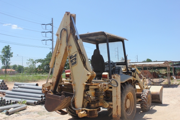 รถตักหน้าขุดหลัง